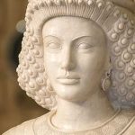 مجسمه زن هخامنشی اثر هنری هدایت یوسفی