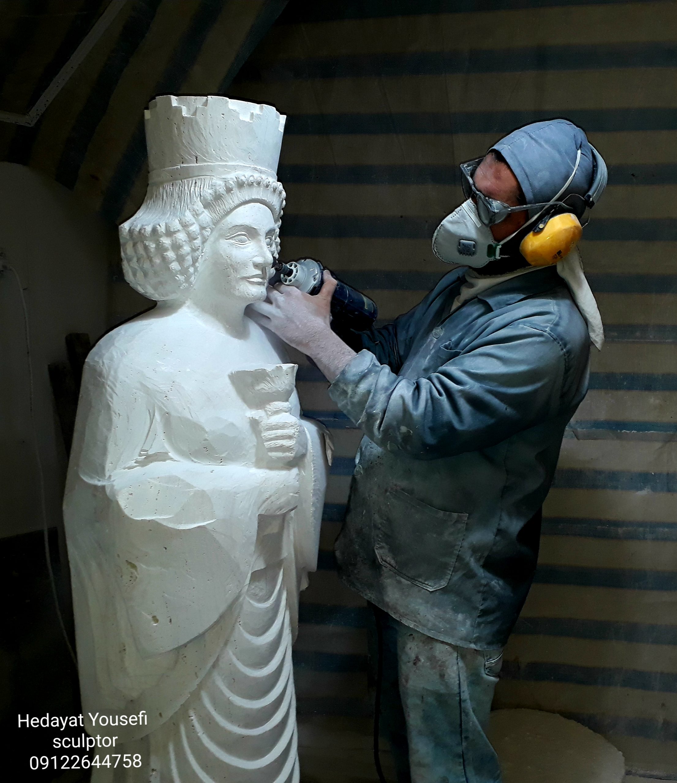 مجسمه زن هخامنشی سنگی ارتفاع ۱۷۰سانتی متر مناسب برای ورودی ویلا باغ و فضاهای خاص