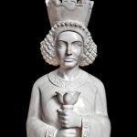 مجسمه زن هخامنشی سنگی ارتفاع ۱۷۰سانتی متر اثر هنری هدایت یوسفی